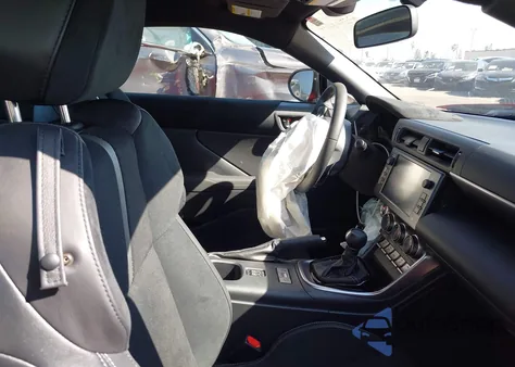 2025 Toyota Gr86 Premium z USA, uszkodzony, nr VIN JF1ZNBE13S8756583